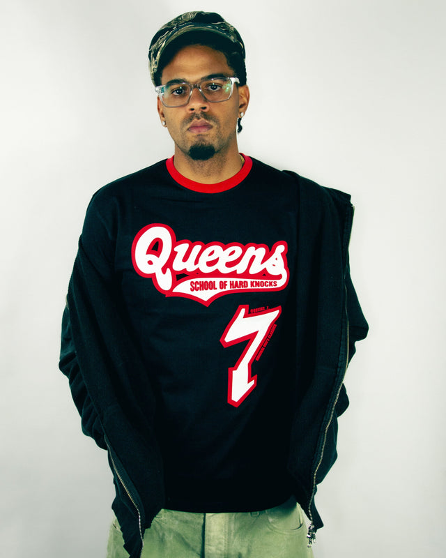 Queens 7  - SCHOOL OF HARD KNOCKS Tee